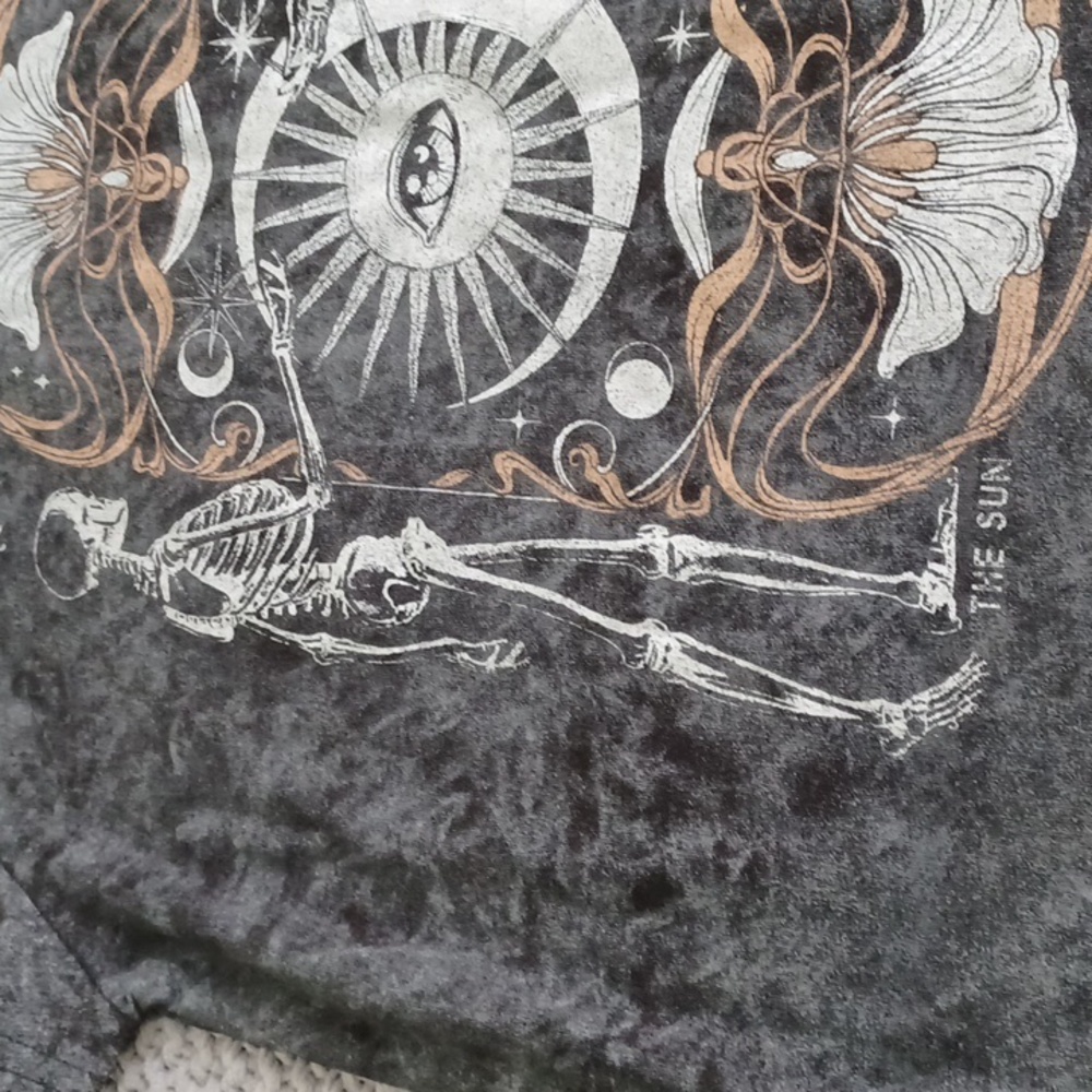 The Sun / The Moon Wound up t-shirt  NWT - Picture 3 of 8